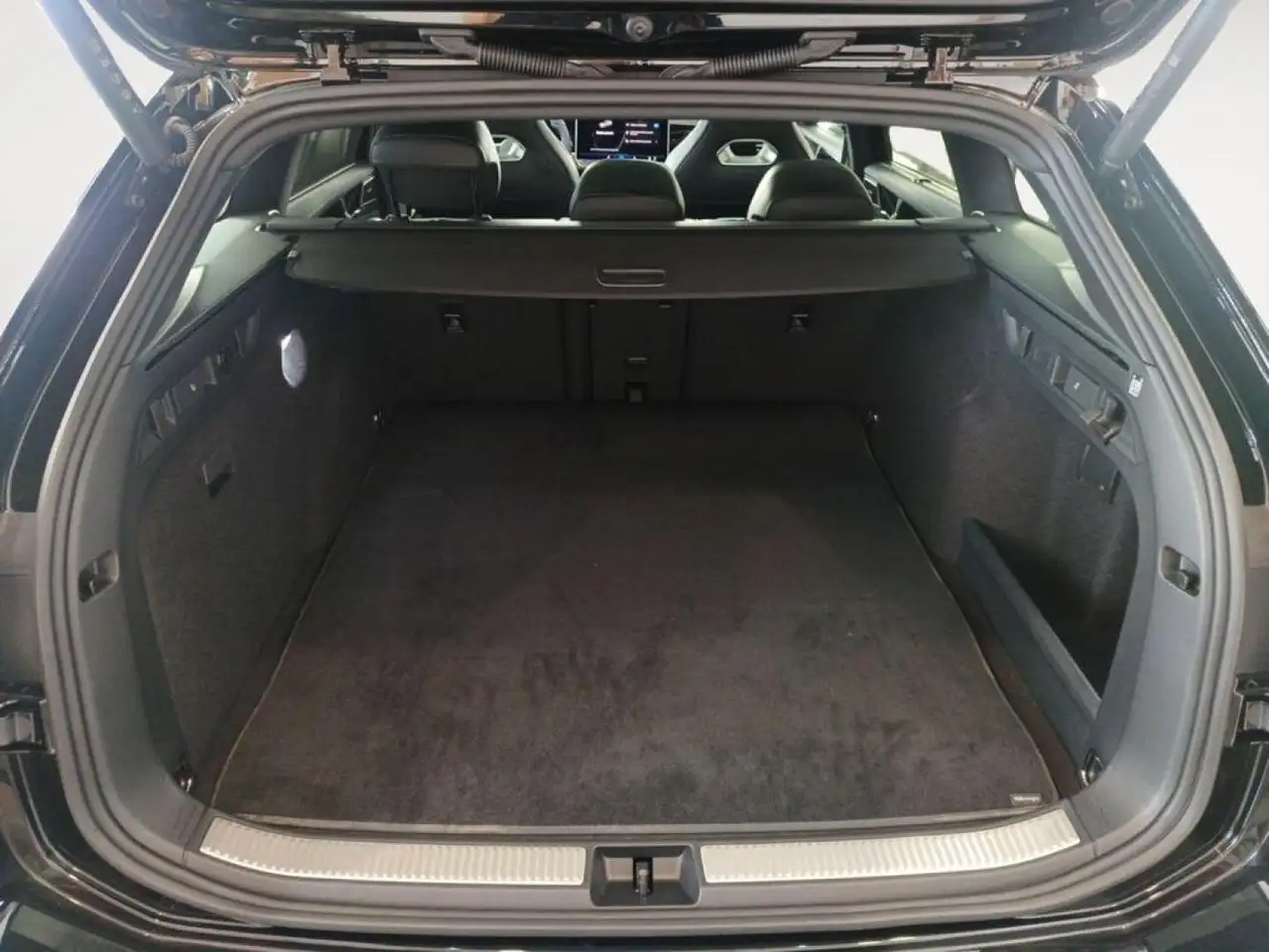 Volkswagen Passat 1.5 eTSI R-Line DSG7 110kW — Vehicle gallery 13
