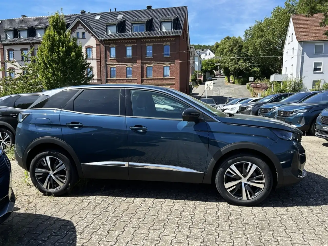 Peugeot 3008 Allure Pack Navi Digitales Cockpit LED Apple CarPl — Vehicle gallery 5