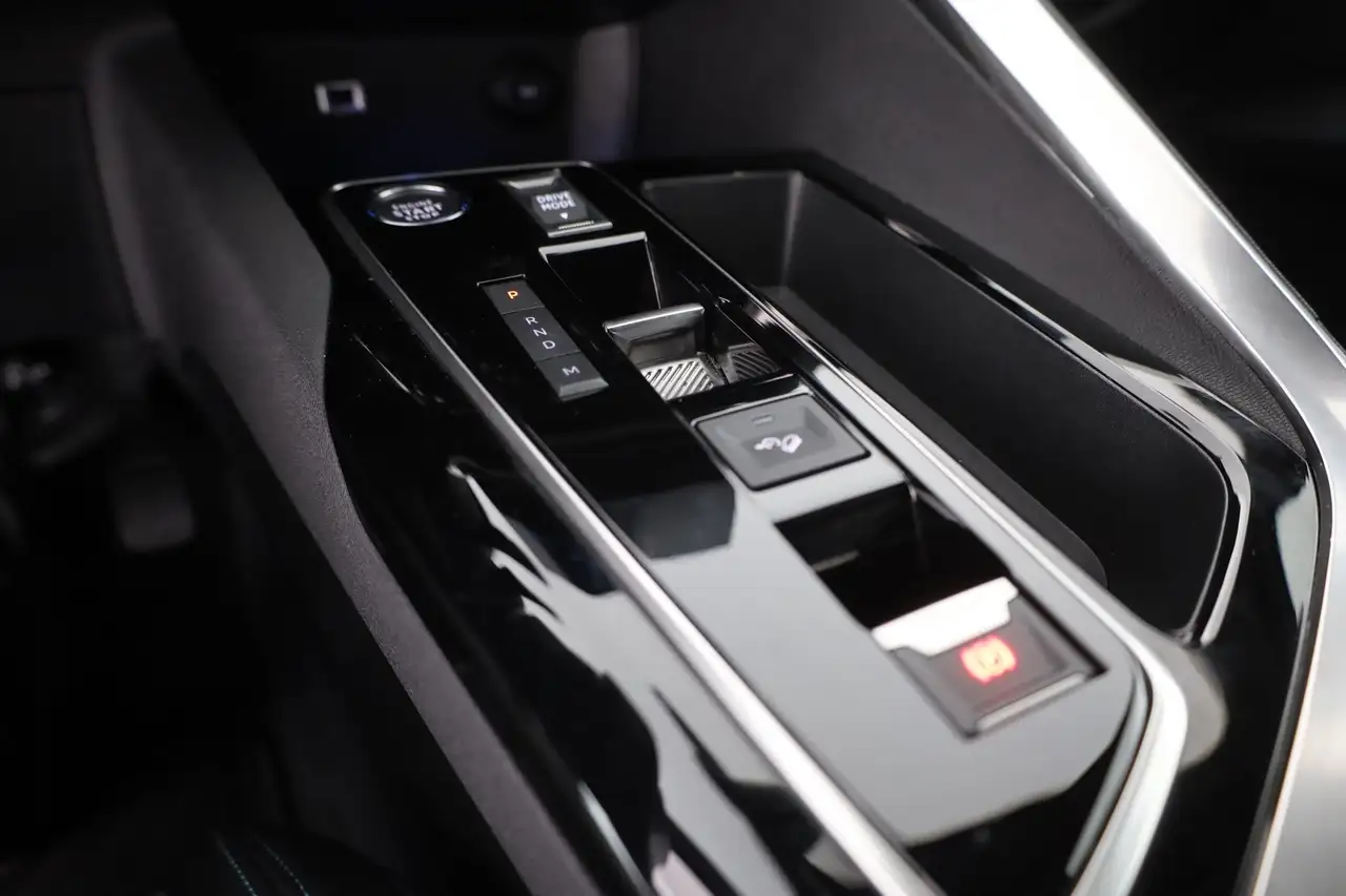 Peugeot 3008 1.2 e-THP Aut. Allure Pack LED Navi Kamera — Galerie du véhicule 14