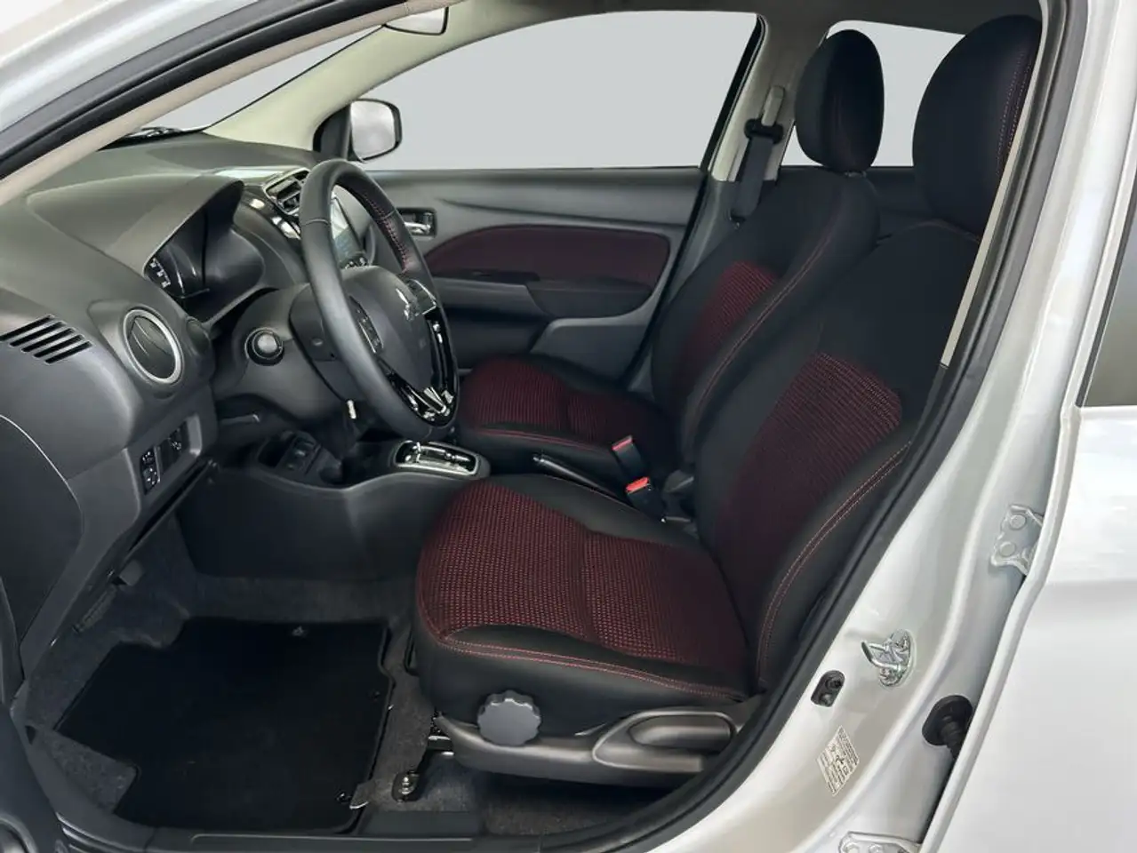 Mitsubishi Space Star 1.2 CVT Select+ Black — Vehicle gallery 9