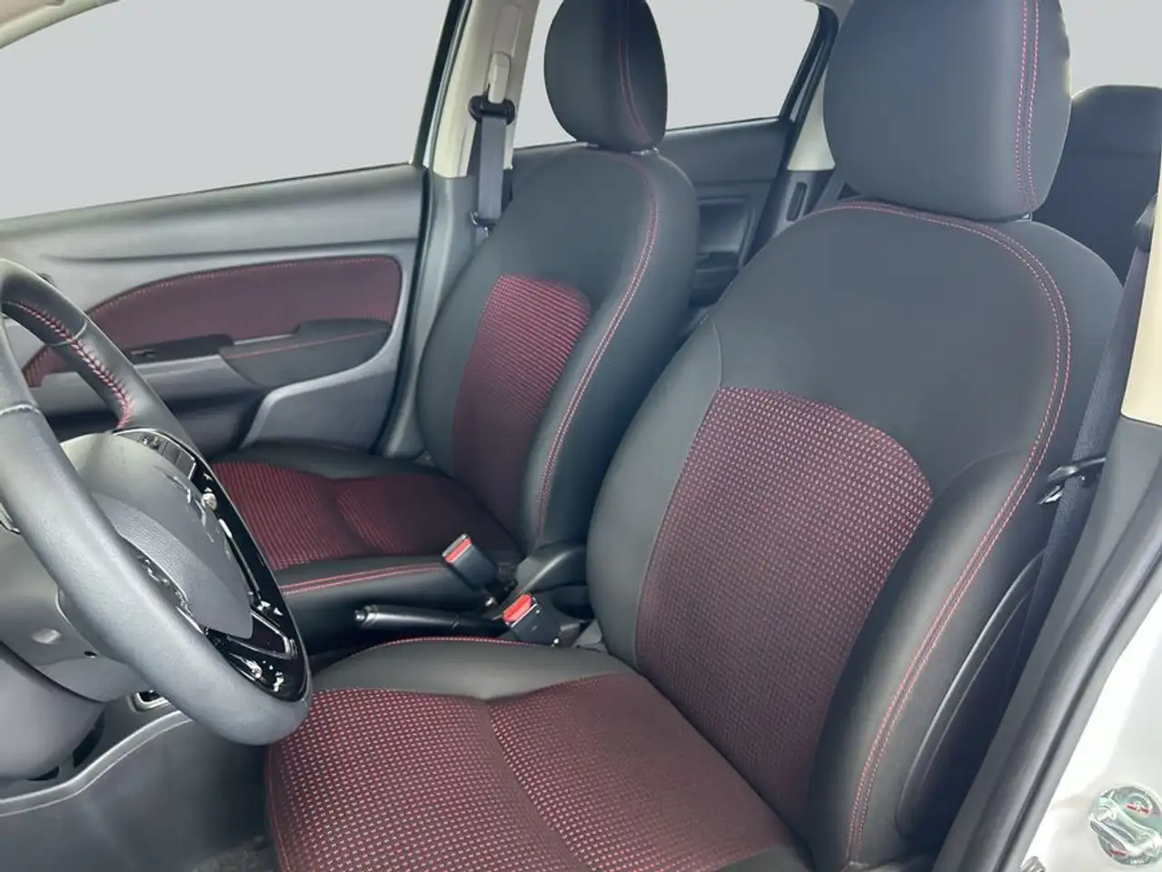 Mitsubishi Space Star 1.2 CVT Select+ Black — Vehicle gallery 10