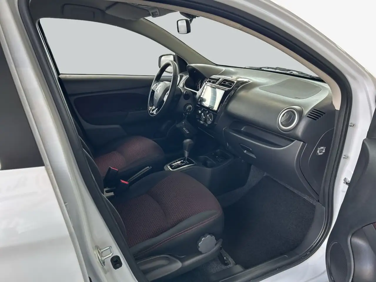 Mitsubishi Space Star 1.2 CVT Select+ Black — Vehicle gallery 12