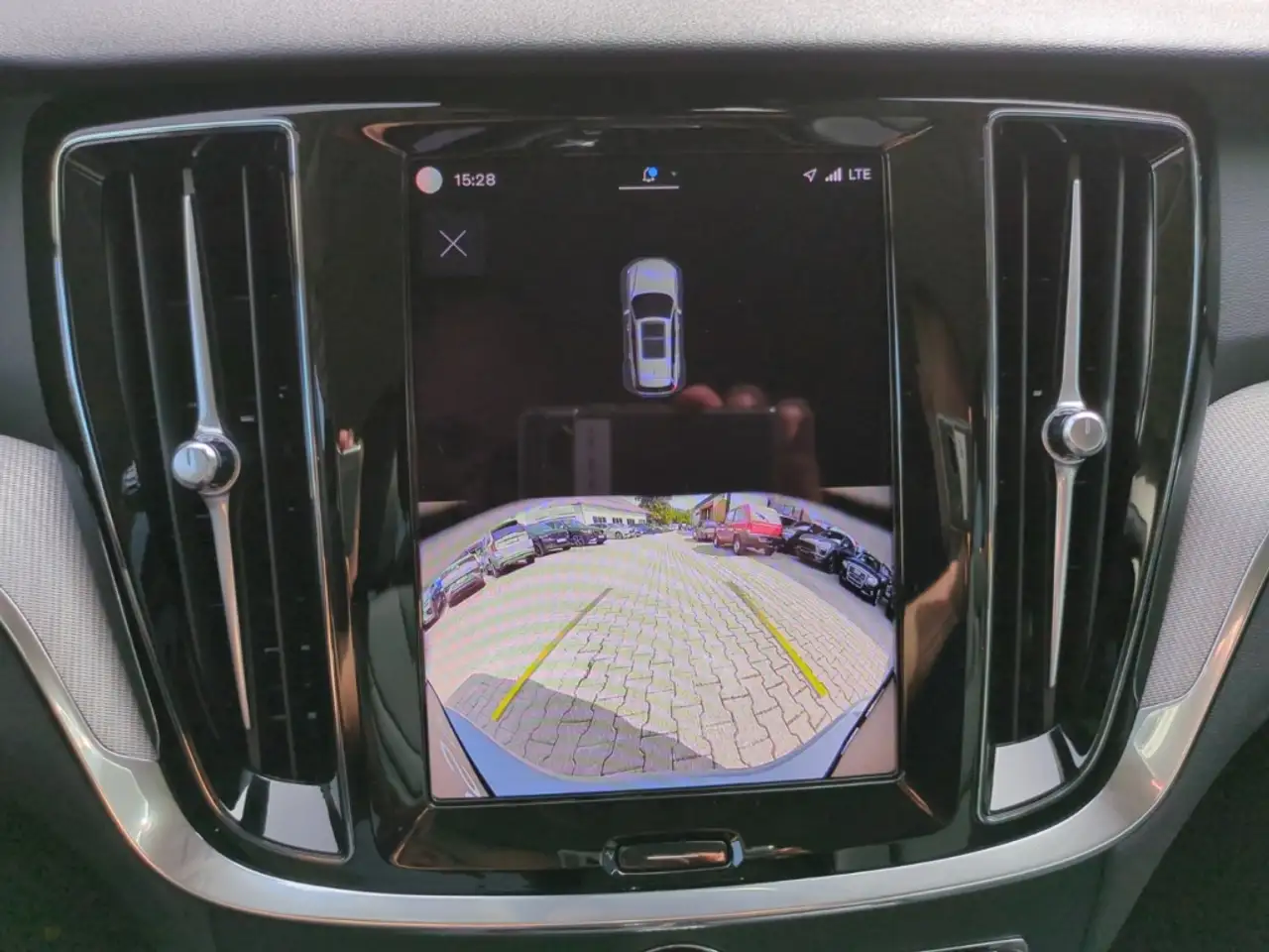 Volvo V60 T8 AWD Plus Dark Recharge HUD Leder Navi StandHZG — Galerie du véhicule 18