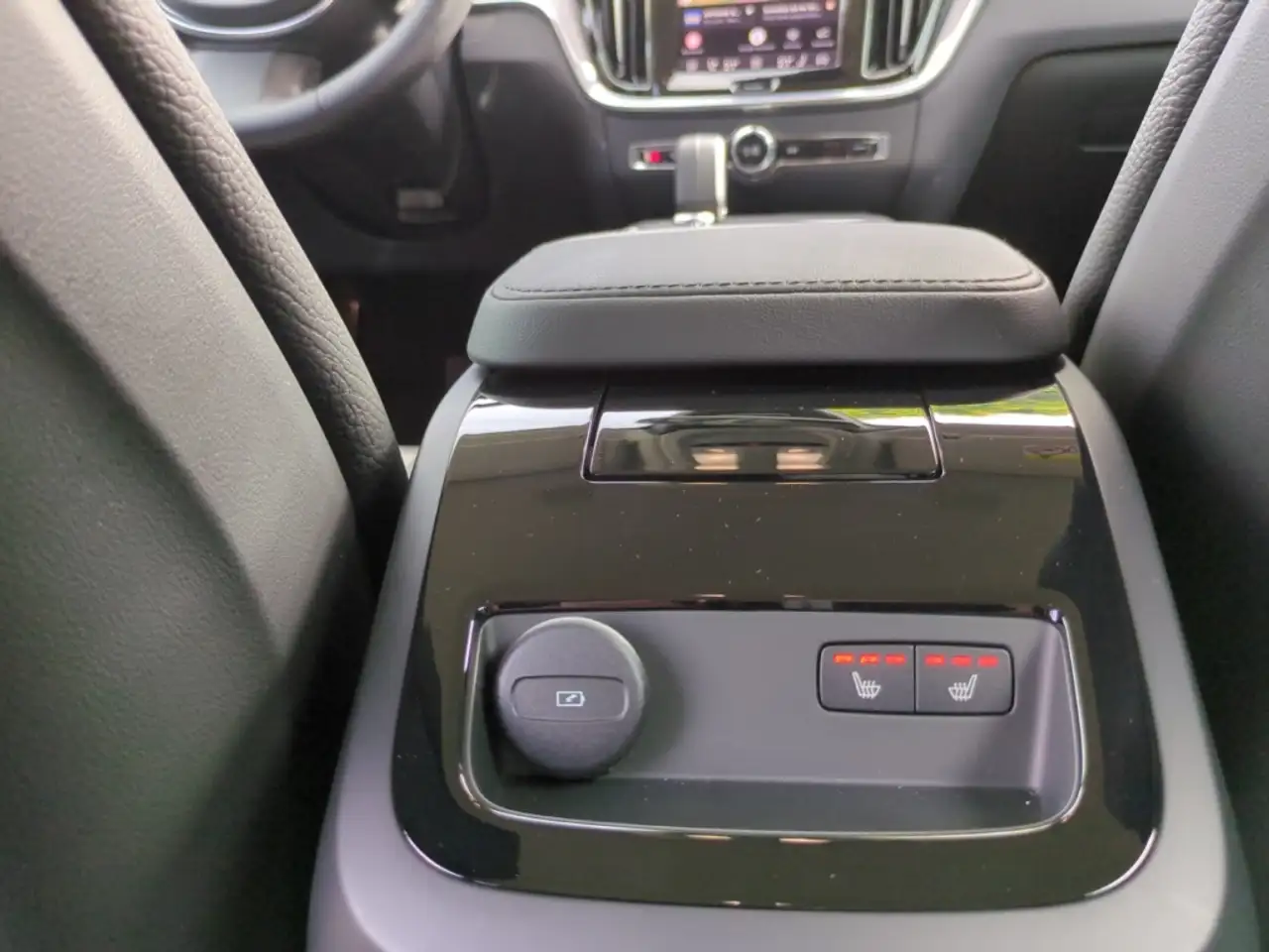 Volvo V60 T8 AWD Plus Dark Recharge HUD Leder Navi StandHZG — Galerie du véhicule 27