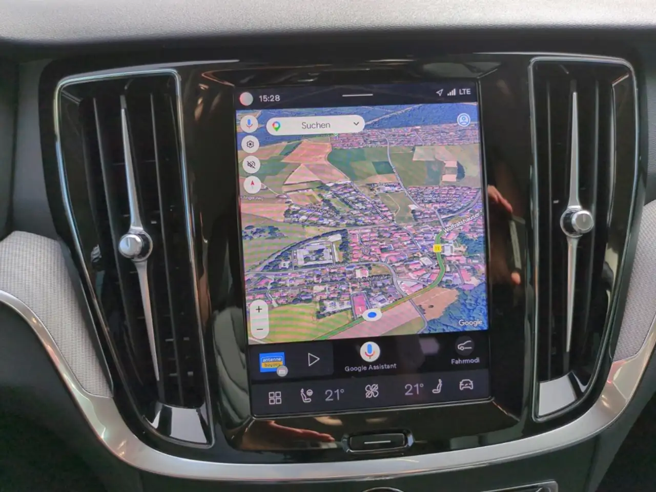 Volvo V60 T8 AWD Plus Dark Recharge HUD Leder Navi StandHZG — Galerie du véhicule 17