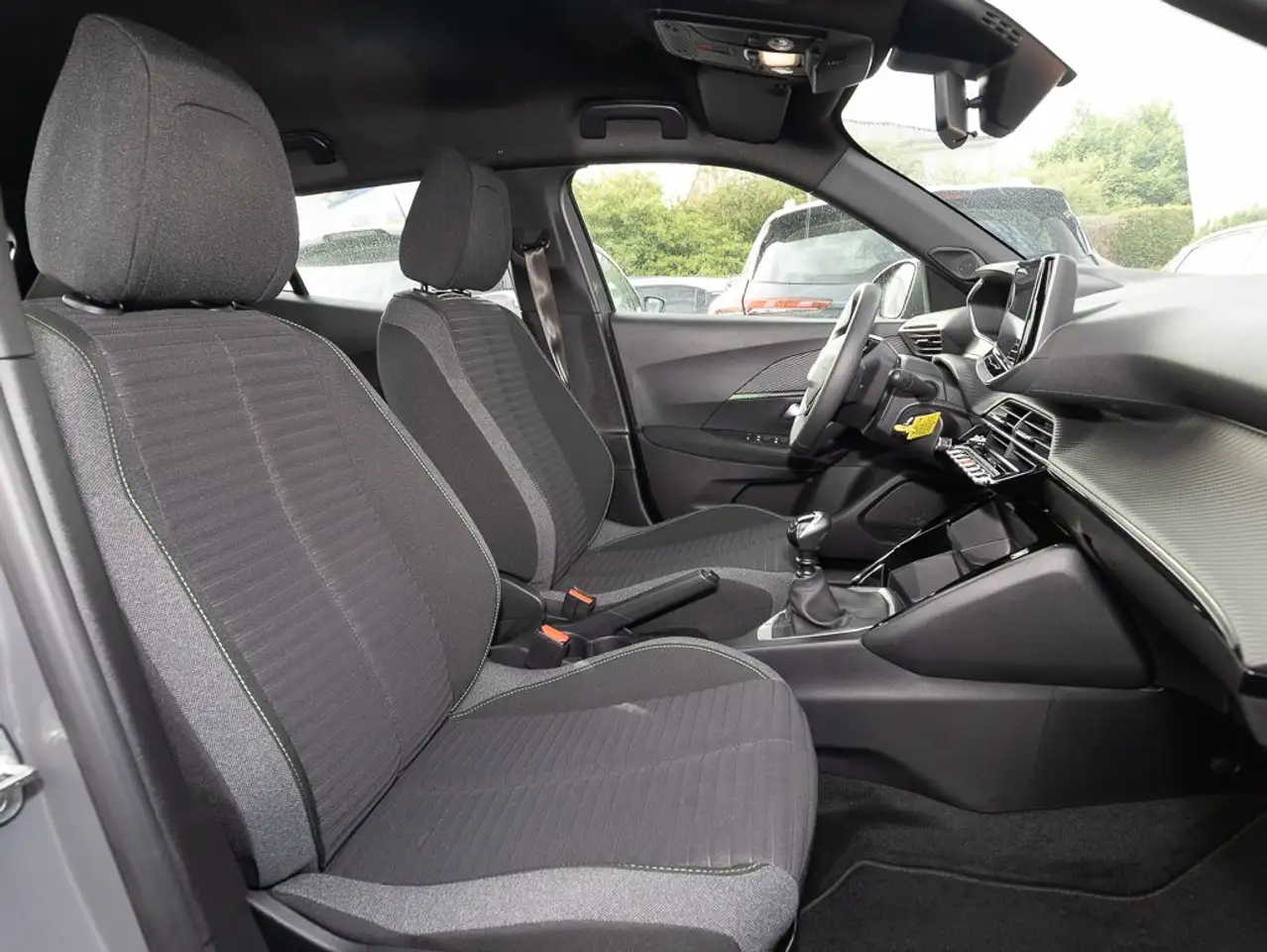 Peugeot 2008 PureTech 100 Active +SHZ+KLI+ALLW+PDC+ — Galerie du véhicule 11