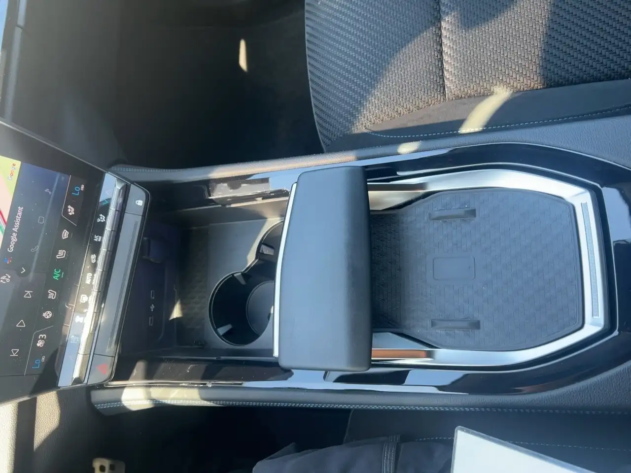 Renault Austral 1.2 E-TECH 200 Techno BT — معرض صور السيارة 18