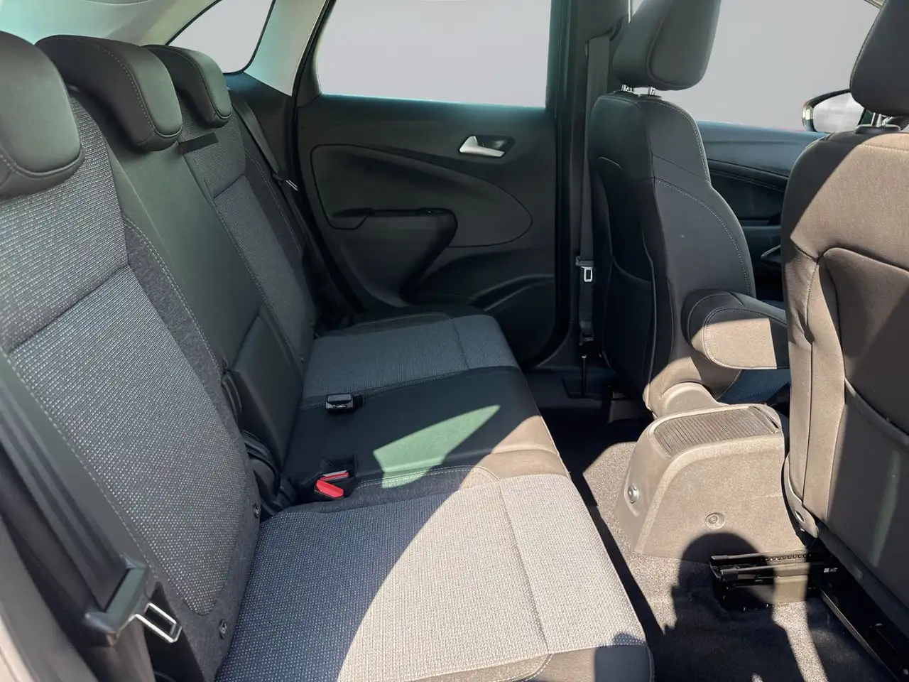 Opel Crossland 1.2 Turbo ENJOY LED+KlimaA+DAB+Navi — Galerie du véhicule 12