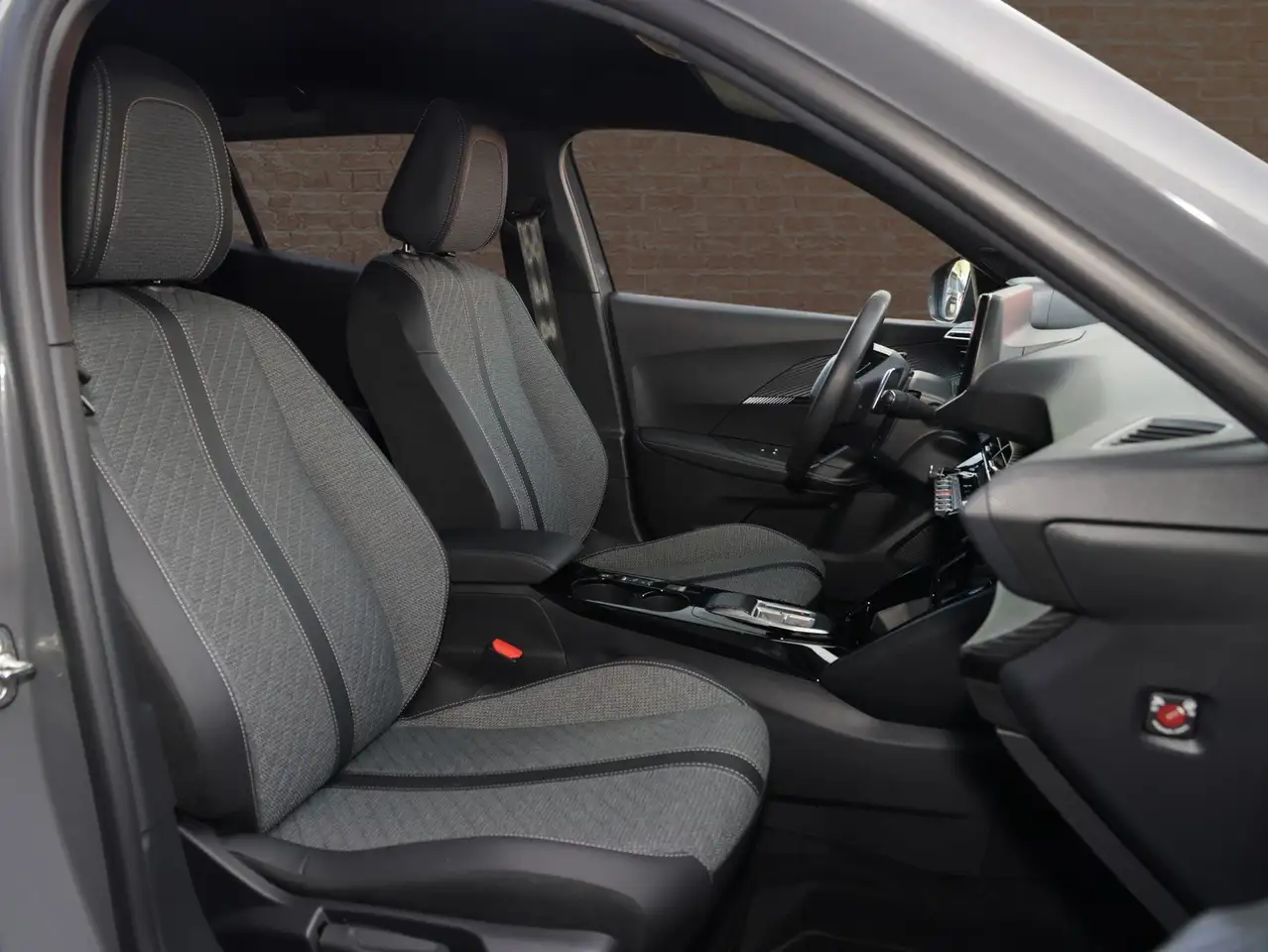 Peugeot 2008 1,2 Ltr. - 131 Ps / PureTech / Allure / Sitzh. — Galería del vehículo 10