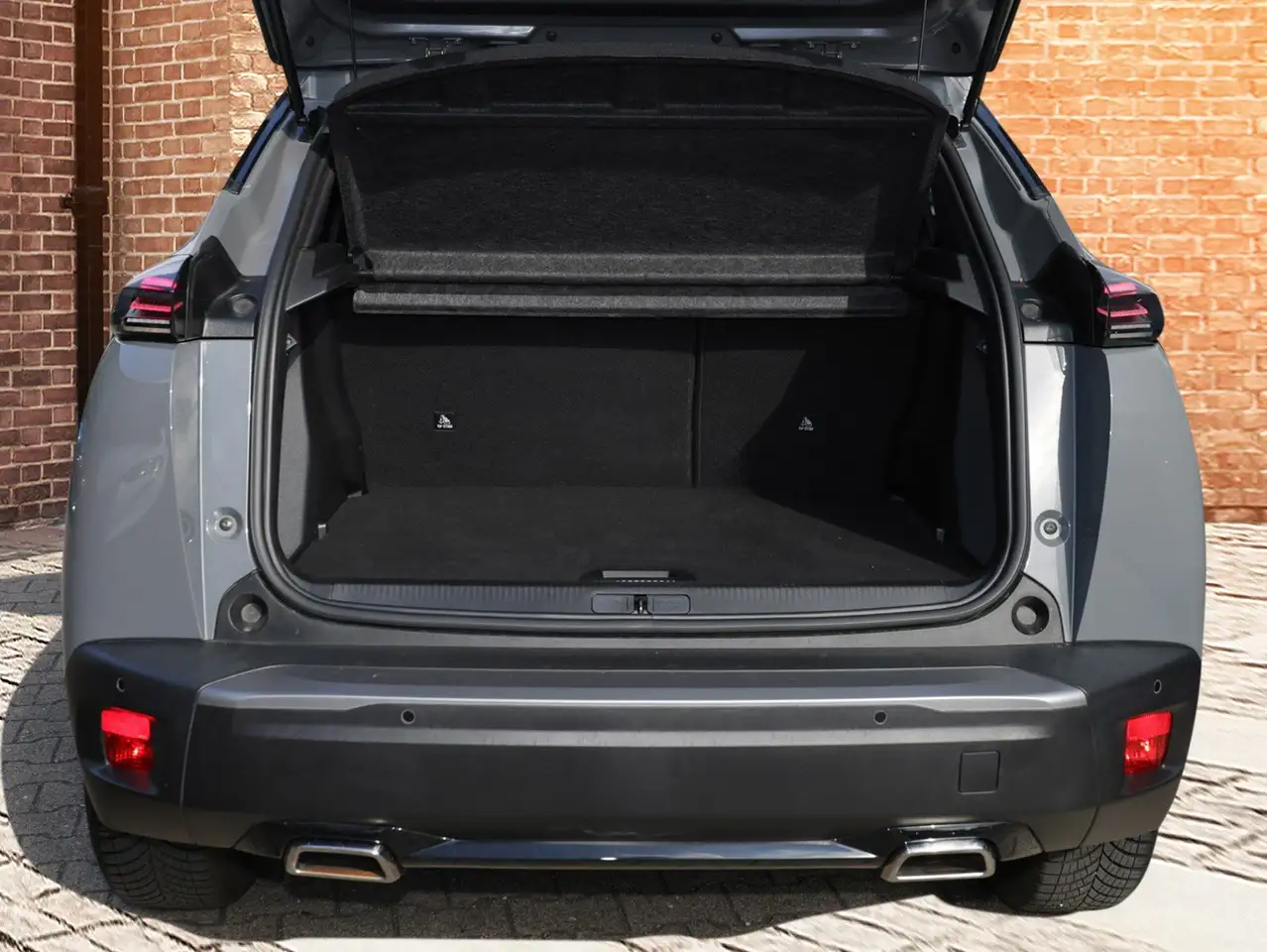 Peugeot 2008 1,2 Ltr. - 131 Ps / PureTech / Allure / Sitzh. — Galería del vehículo 6