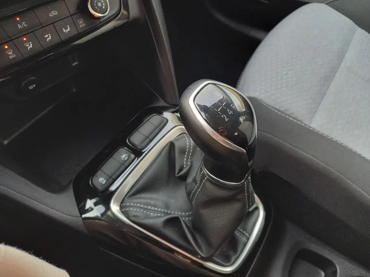 Opel Corsa 1.2 MT5 Kamera Sitz- + Lkrdhzg — معرض صور السيارة 20