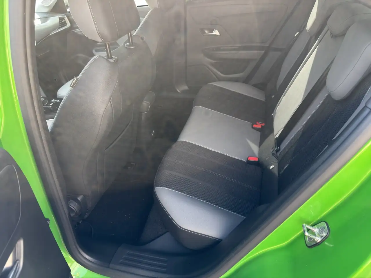Opel Mokka Elegance 1,2 Turbo Carplay+SHZ+LHZ+LED+RFK — Galería del vehículo 11