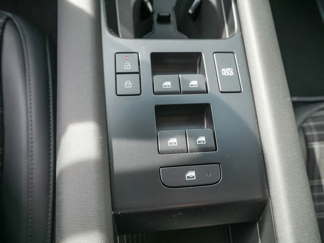 Hyundai IONIQ 6 First Ed. Elektro 4WD 77,4kWh *325 PS*LED*NAVI* — Vehicle gallery 24