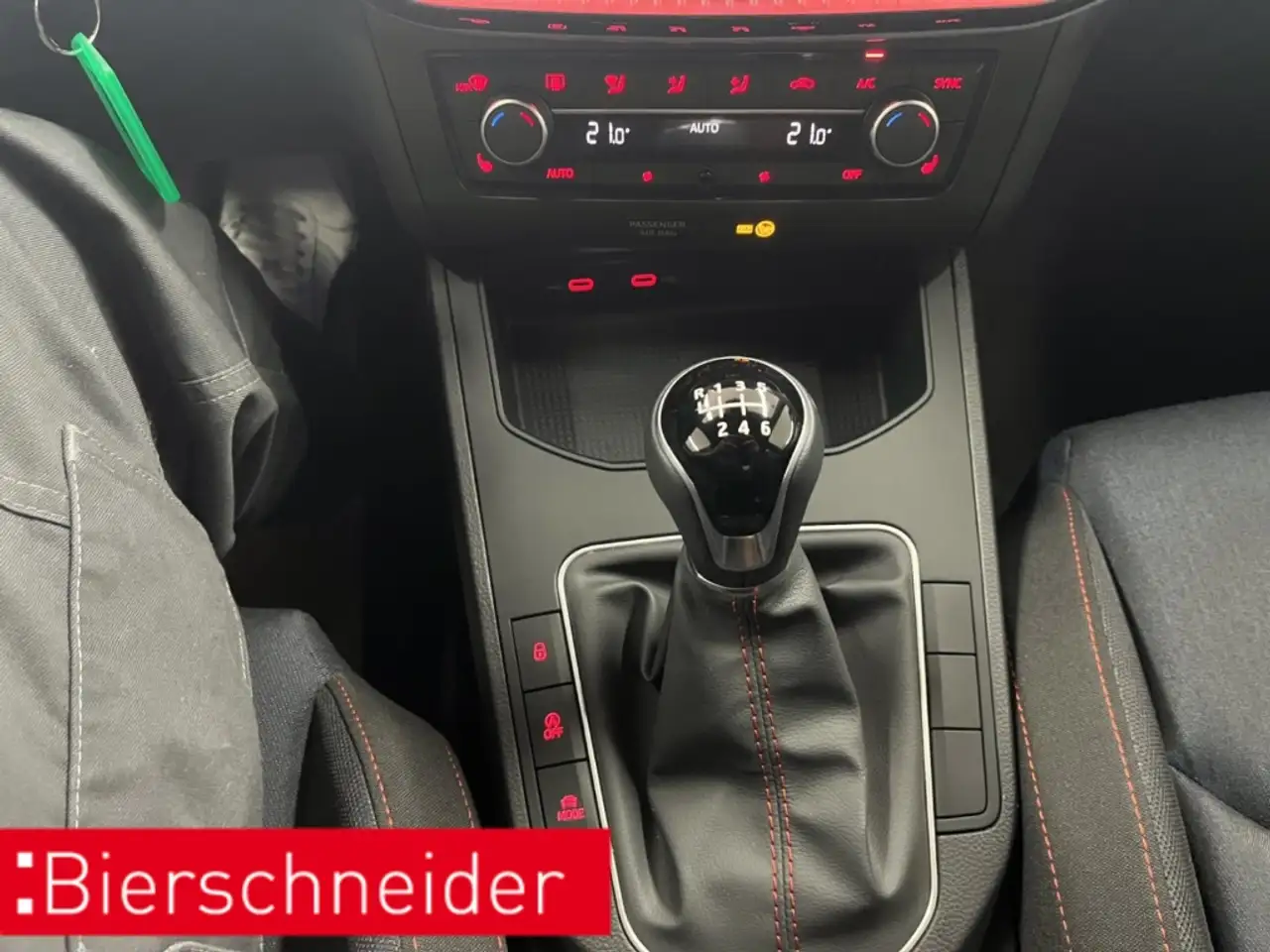 SEAT Ibiza 1.0 TSI FR NAVI DAB SHZ LED PDC — معرض صور السيارة 25