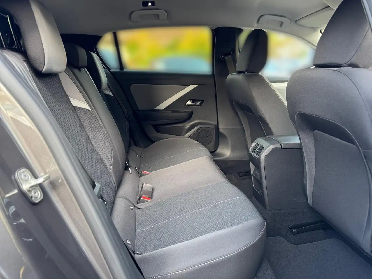 Opel Astra 5-trg 1.2 Turbo 110PS Edition — معرض صور السيارة 13