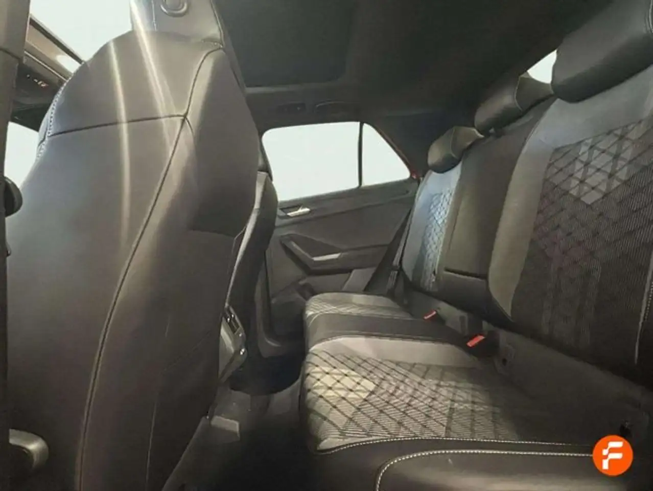 Volkswagen T-Roc 2.0TDI R-Line DSG7 110KW — معرض صور السيارة 22