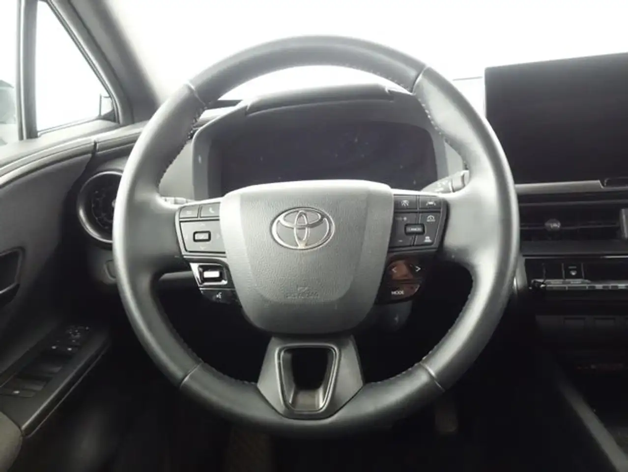 Toyota C-HR 140H Advance — Galerie du véhicule 9