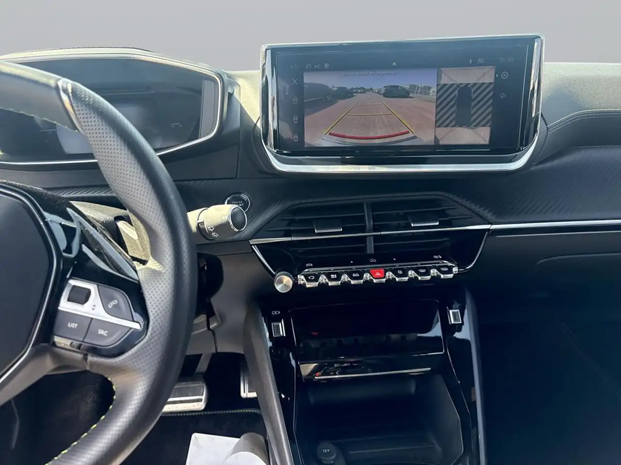 Peugeot 2008 Neuer 2008 GT PureTech 130 EAT8 — معرض صور السيارة 12