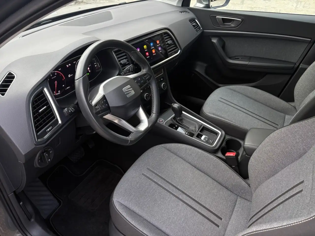 SEAT Ateca 1.5 TSI LED/AHK/KAM/ASSIST/ACC/KESSY/BEATS — معرض صور السيارة 21