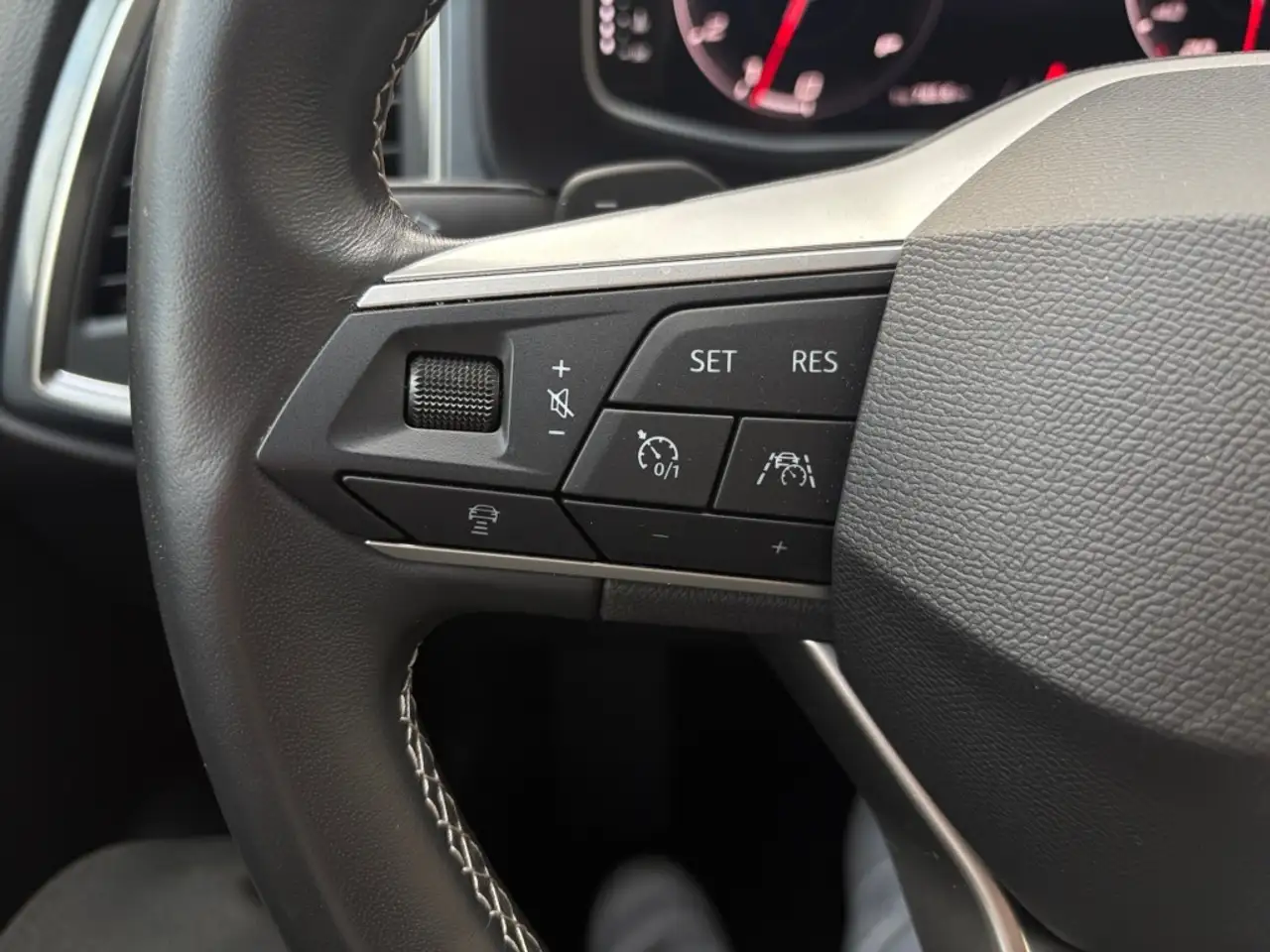 SEAT Ateca 1.5 TSI LED/AHK/KAM/ASSIST/ACC/KESSY/BEATS — معرض صور السيارة 22