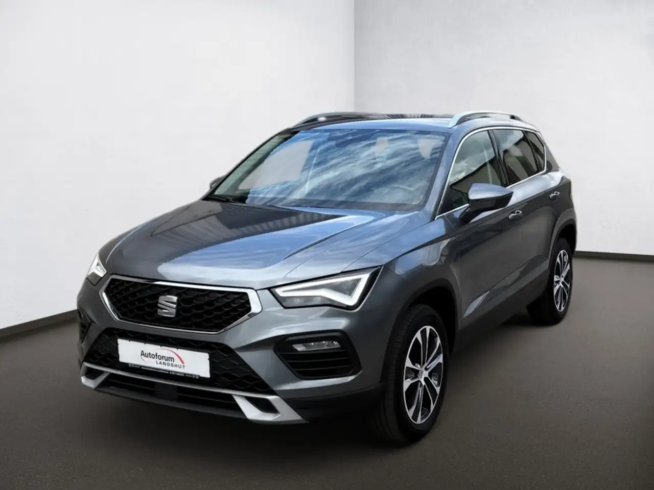 SEAT Ateca 1.5 TSI LED/AHK/KAM/ASSIST/ACC/KESSY/BEATS — معرض صور السيارة 3