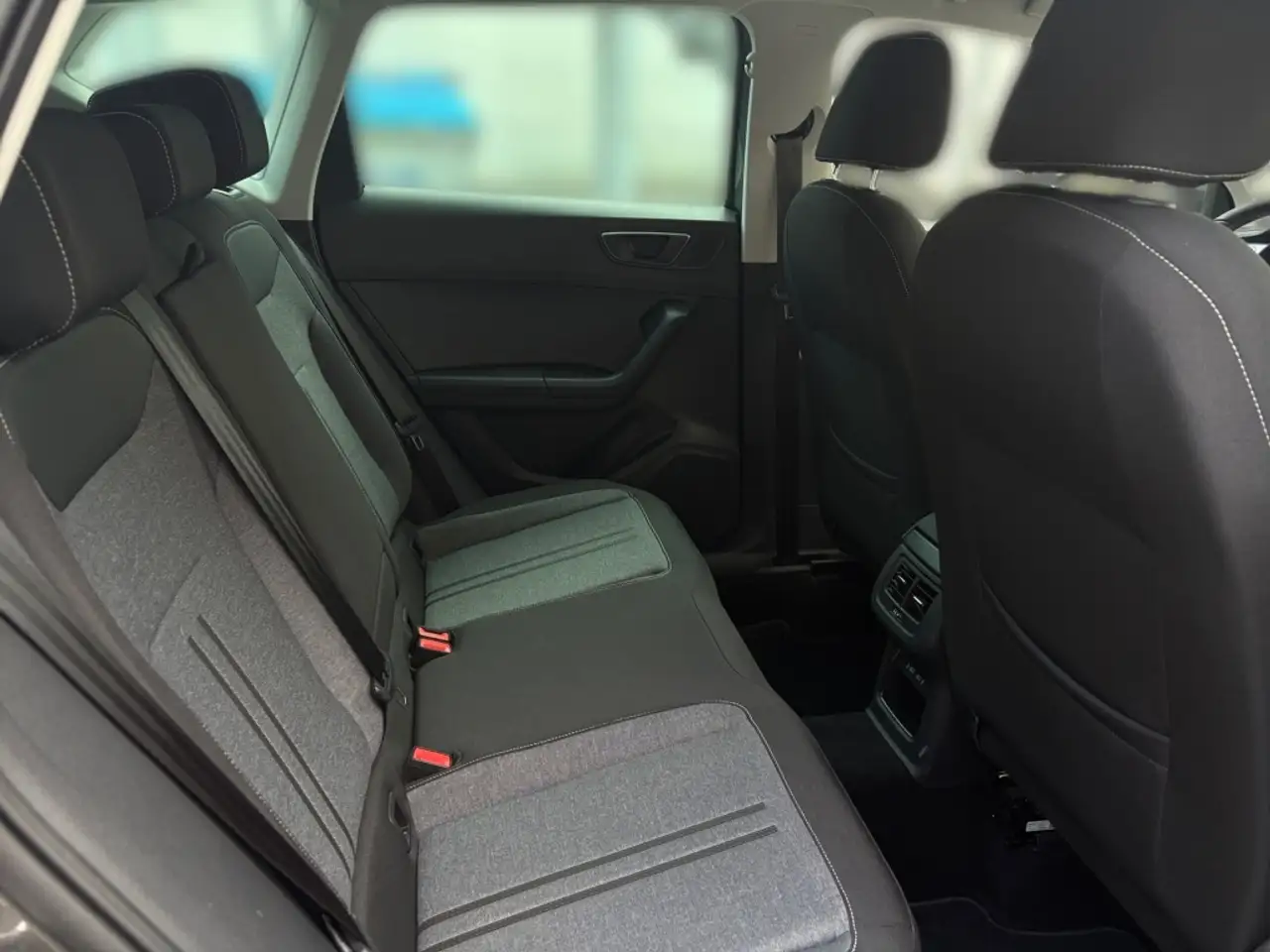 SEAT Ateca 1.5 TSI LED/AHK/KAM/ASSIST/ACC/KESSY/BEATS — معرض صور السيارة 13