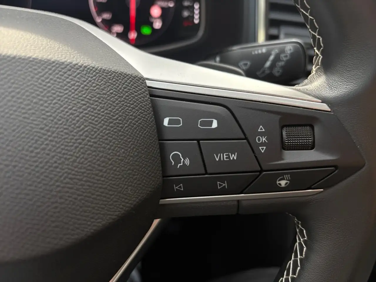 SEAT Ateca 1.5 TSI LED/AHK/KAM/ASSIST/ACC/KESSY/BEATS — معرض صور السيارة 23