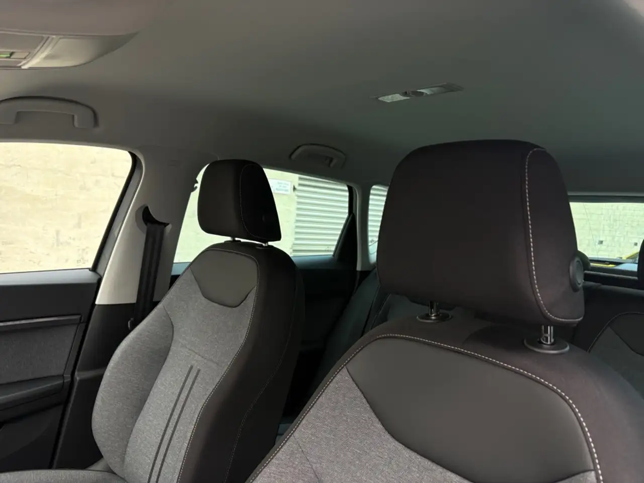 SEAT Ateca 1.5 TSI LED/AHK/KAM/ASSIST/ACC/KESSY/BEATS — معرض صور السيارة 18