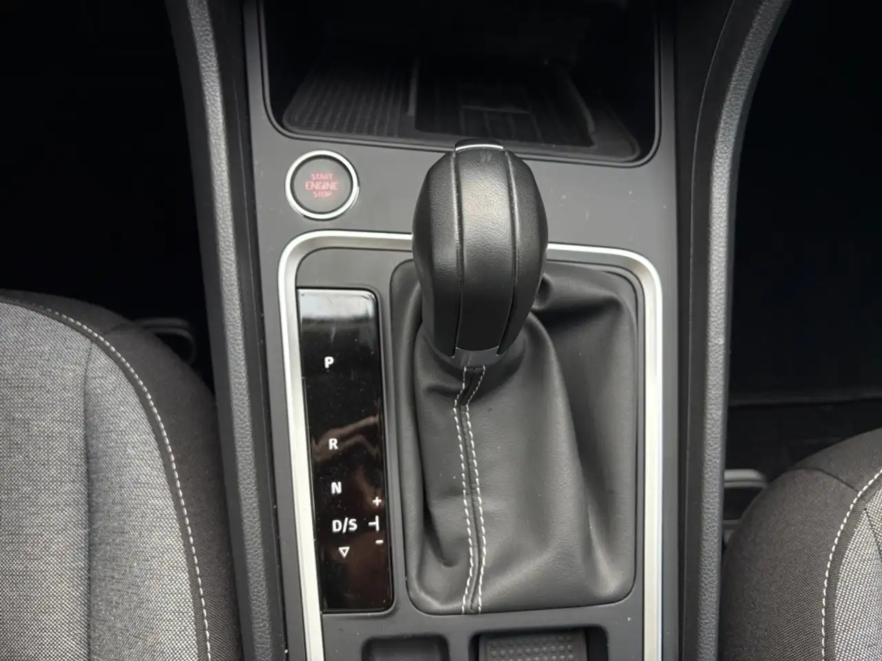 SEAT Ateca 1.5 TSI LED/AHK/KAM/ASSIST/ACC/KESSY/BEATS — معرض صور السيارة 26