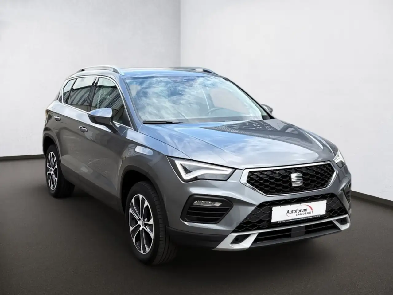 SEAT Ateca 1.5 TSI LED/AHK/KAM/ASSIST/ACC/KESSY/BEATS — معرض صور السيارة 7