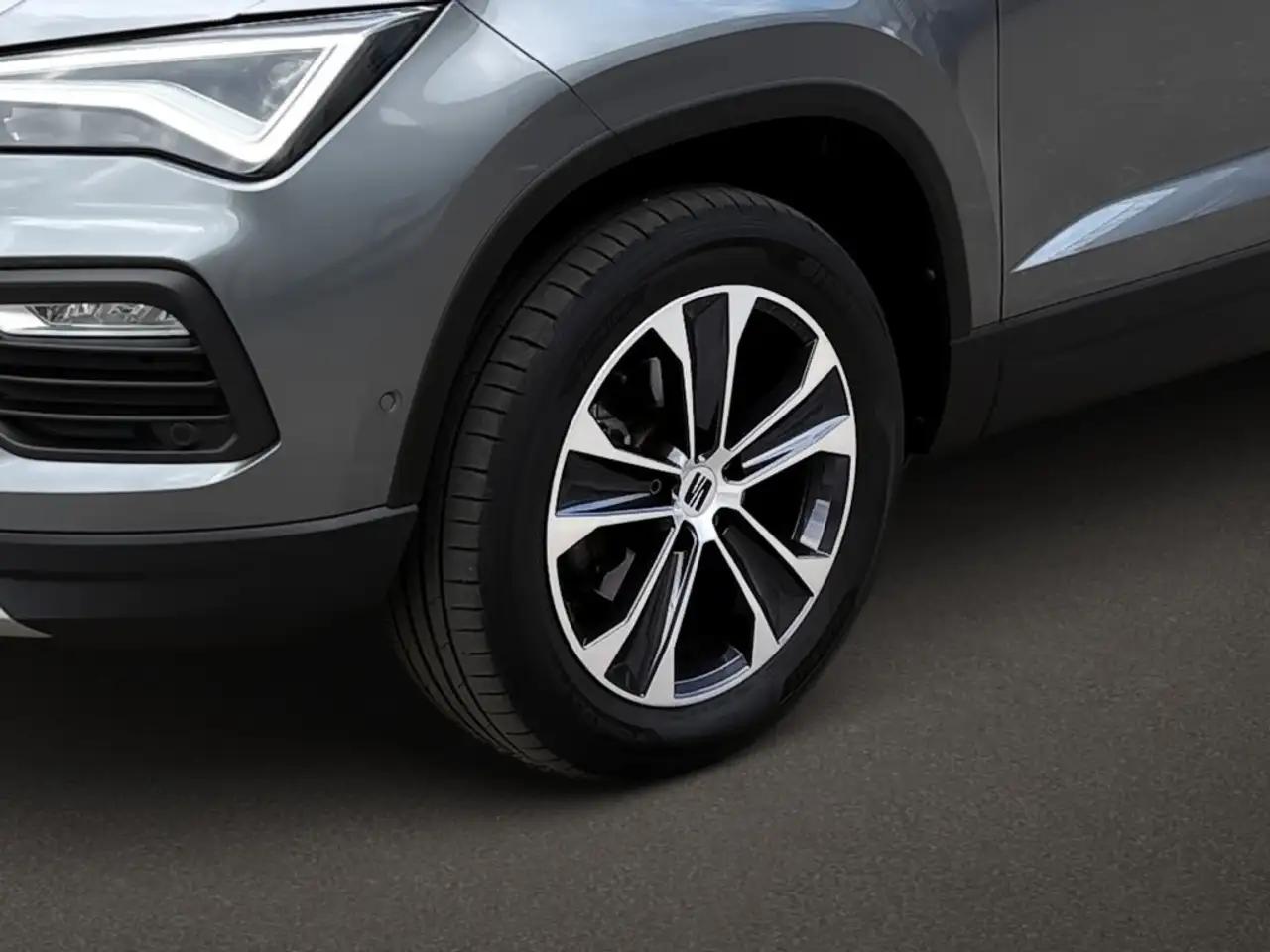 SEAT Ateca 1.5 TSI LED/AHK/KAM/ASSIST/ACC/KESSY/BEATS — معرض صور السيارة 8