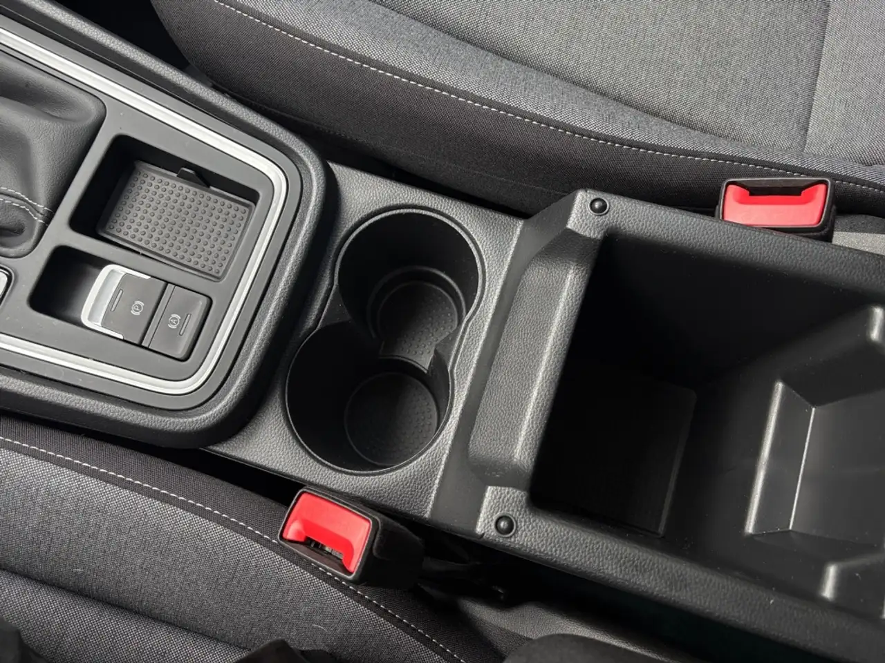 SEAT Ateca 1.5 TSI LED/AHK/KAM/ASSIST/ACC/KESSY/BEATS — معرض صور السيارة 27