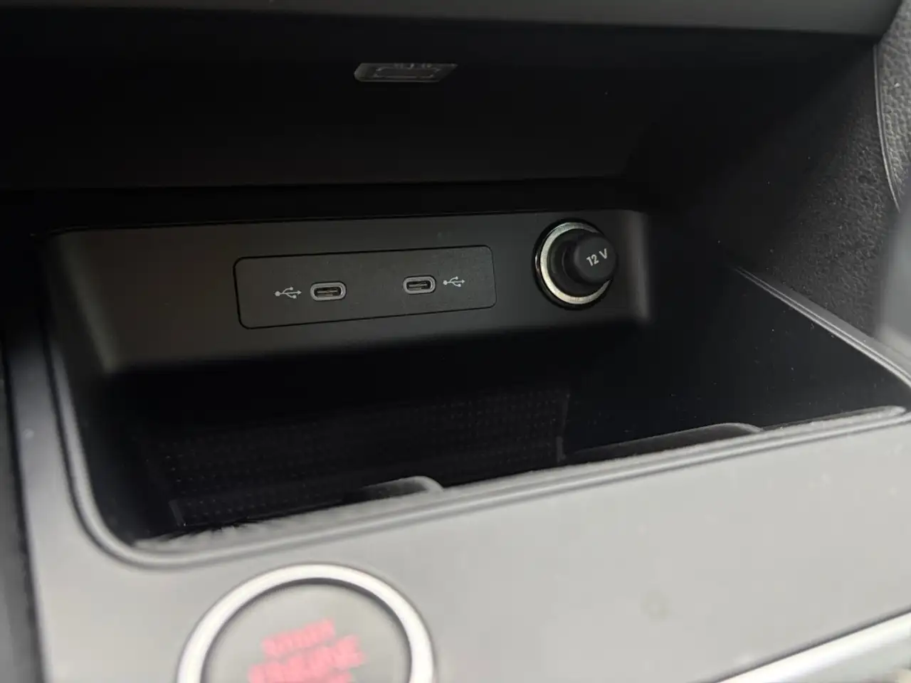 SEAT Ateca 1.5 TSI LED/AHK/KAM/ASSIST/ACC/KESSY/BEATS — معرض صور السيارة 25