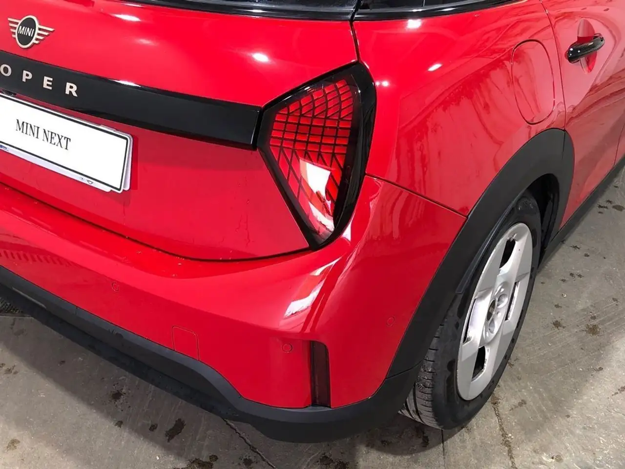 MINI Cooper 5 puertas C Essential Aut. — معرض صور السيارة 18
