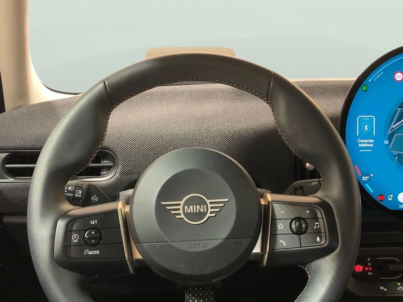 MINI Cooper 5 puertas C Essential Aut. — معرض صور السيارة 14
