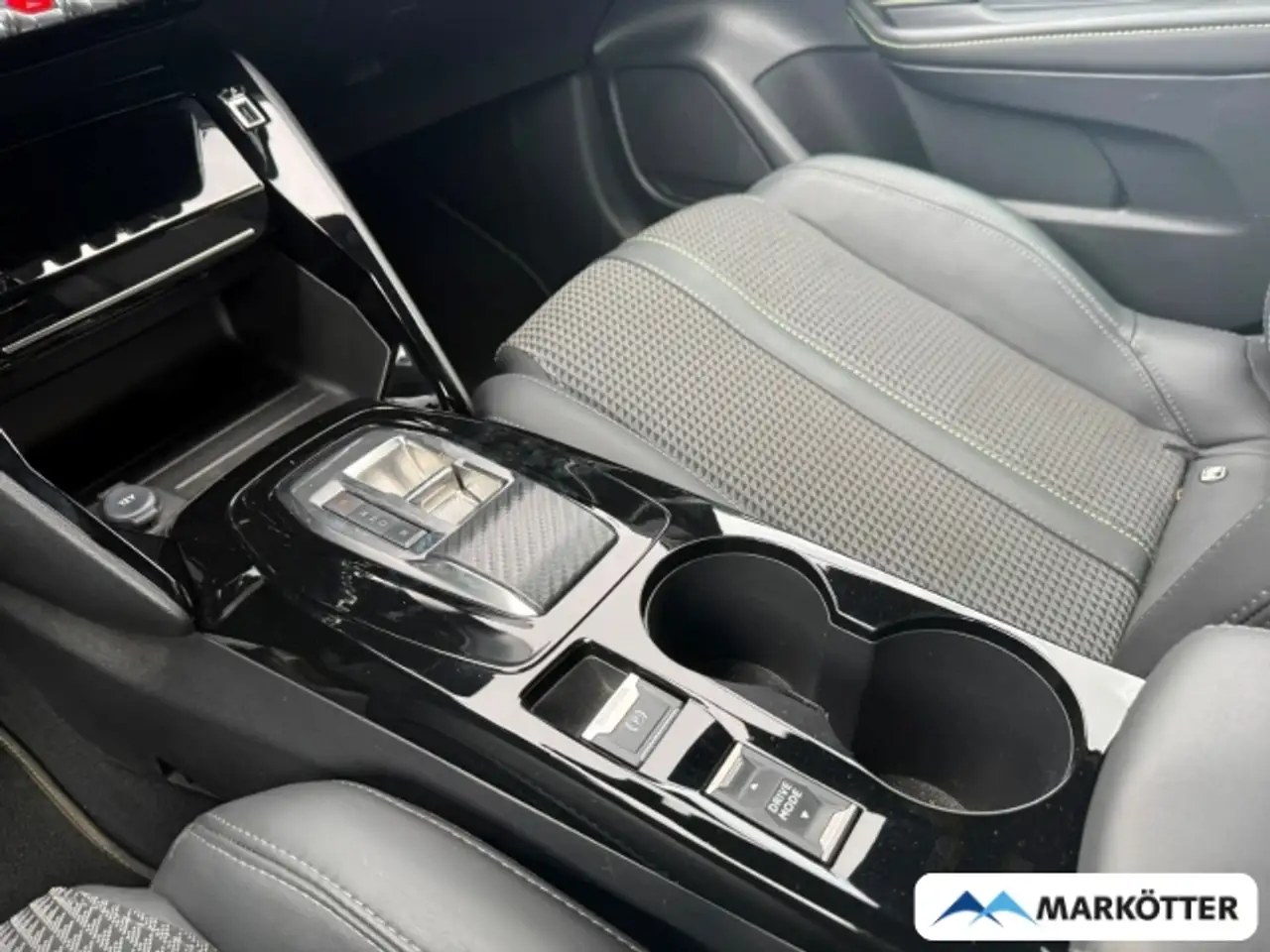Peugeot 208 e- GT ACC/BLIS/CAM/KLIMA/NAVI/SHZ/PANO/WP — Galería del vehículo 10