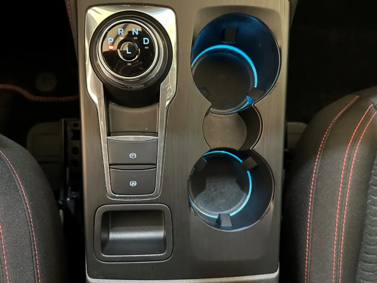 Ford Kuga ST-Line+5 J. Garantie*+Kamera+Key-Free — Galería del vehículo 23