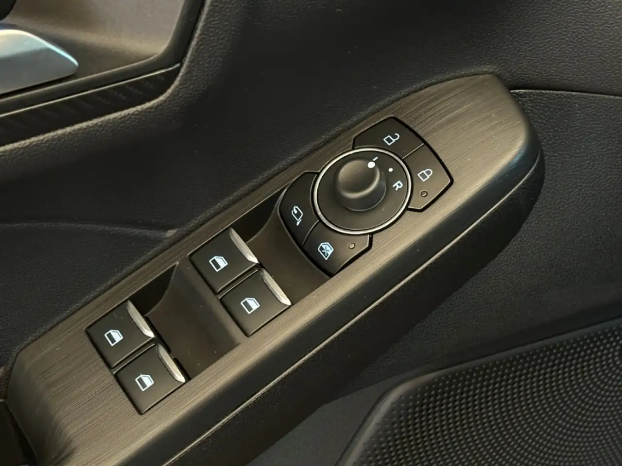 Ford Kuga ST-Line+5 J. Garantie*+Kamera+Key-Free — Galería del vehículo 13