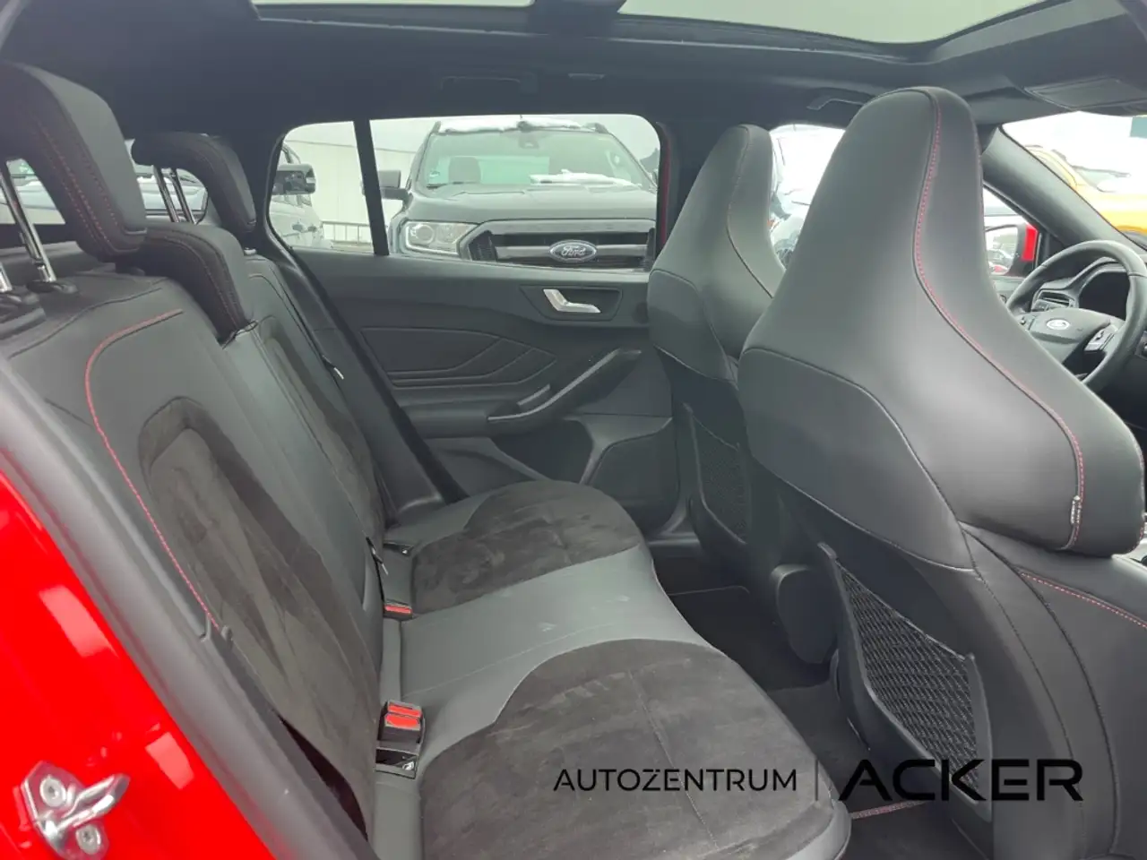 Ford Focus Turnier ST X 2.3 AT7 Pano/aAHK/ACC -34%* — معرض صور السيارة 18