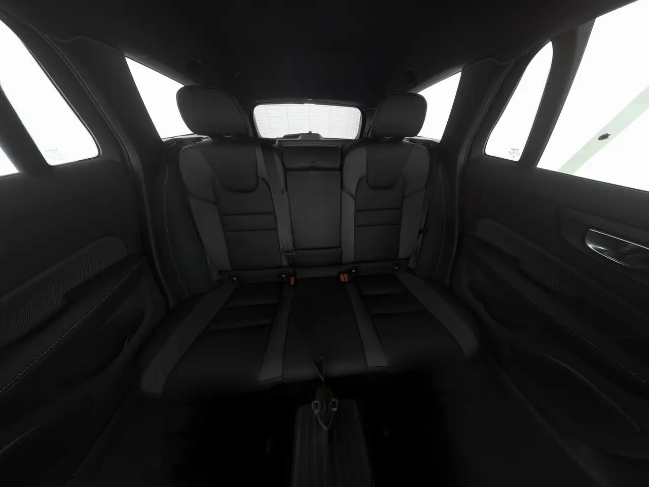 Volvo V60 T8 AWD Plus Dark ACC*HUD*360°KAMERA*H&K — معرض صور السيارة 4
