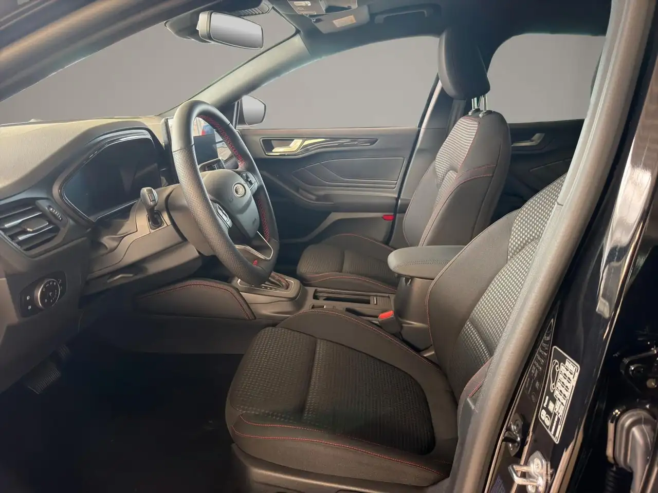 Ford Focus 1,0 EcoBoost Hyb. 114kW ST-Line X Tur AT — Galería del vehículo 11