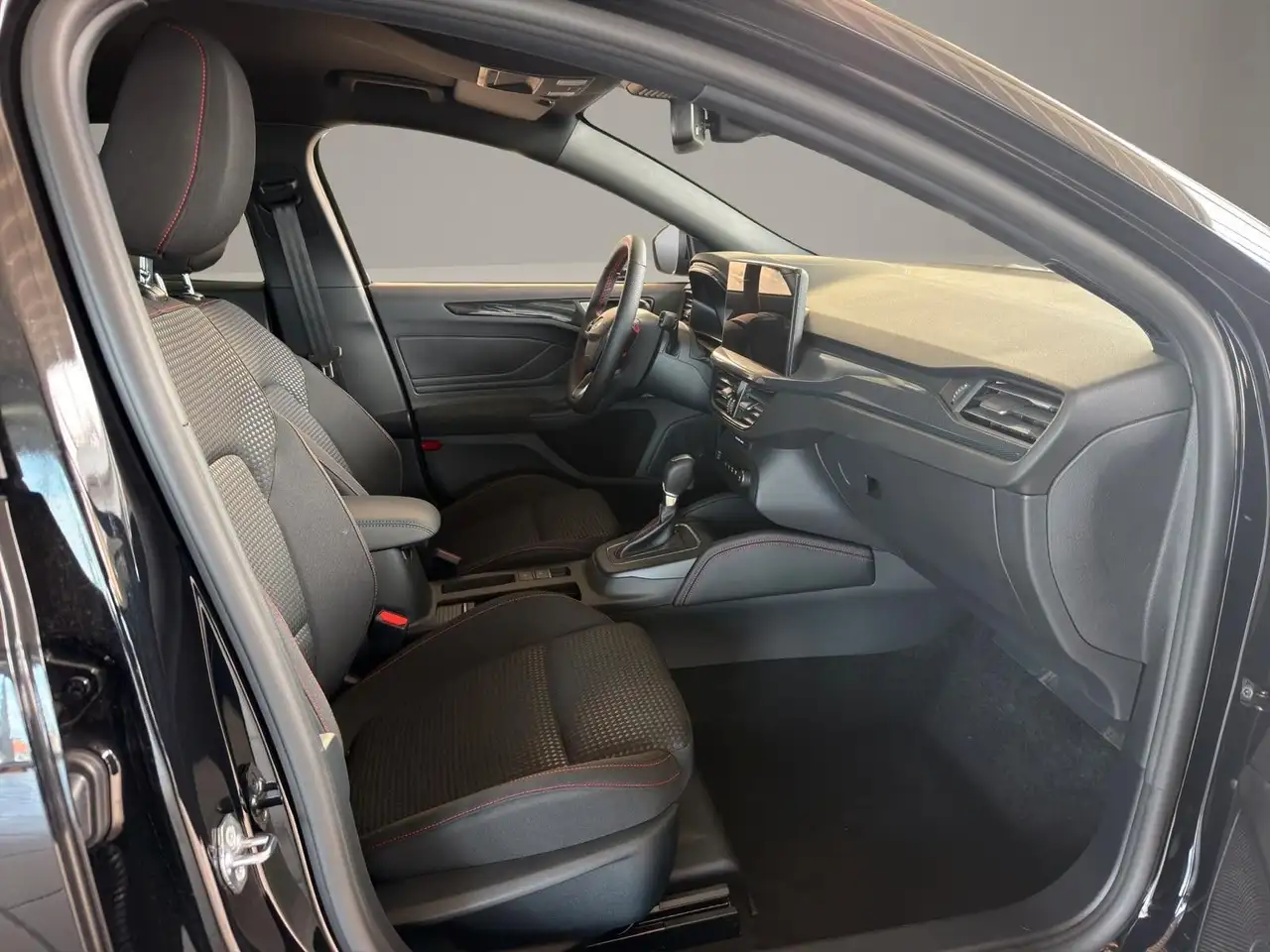 Ford Focus 1,0 EcoBoost Hyb. 114kW ST-Line X Tur AT — Galería del vehículo 12
