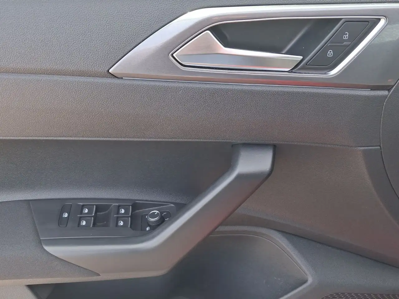 Volkswagen Polo 1.0 TSI STYLE IQ.LIGHT PDC+ NAVI DAB — Vehicle gallery 8