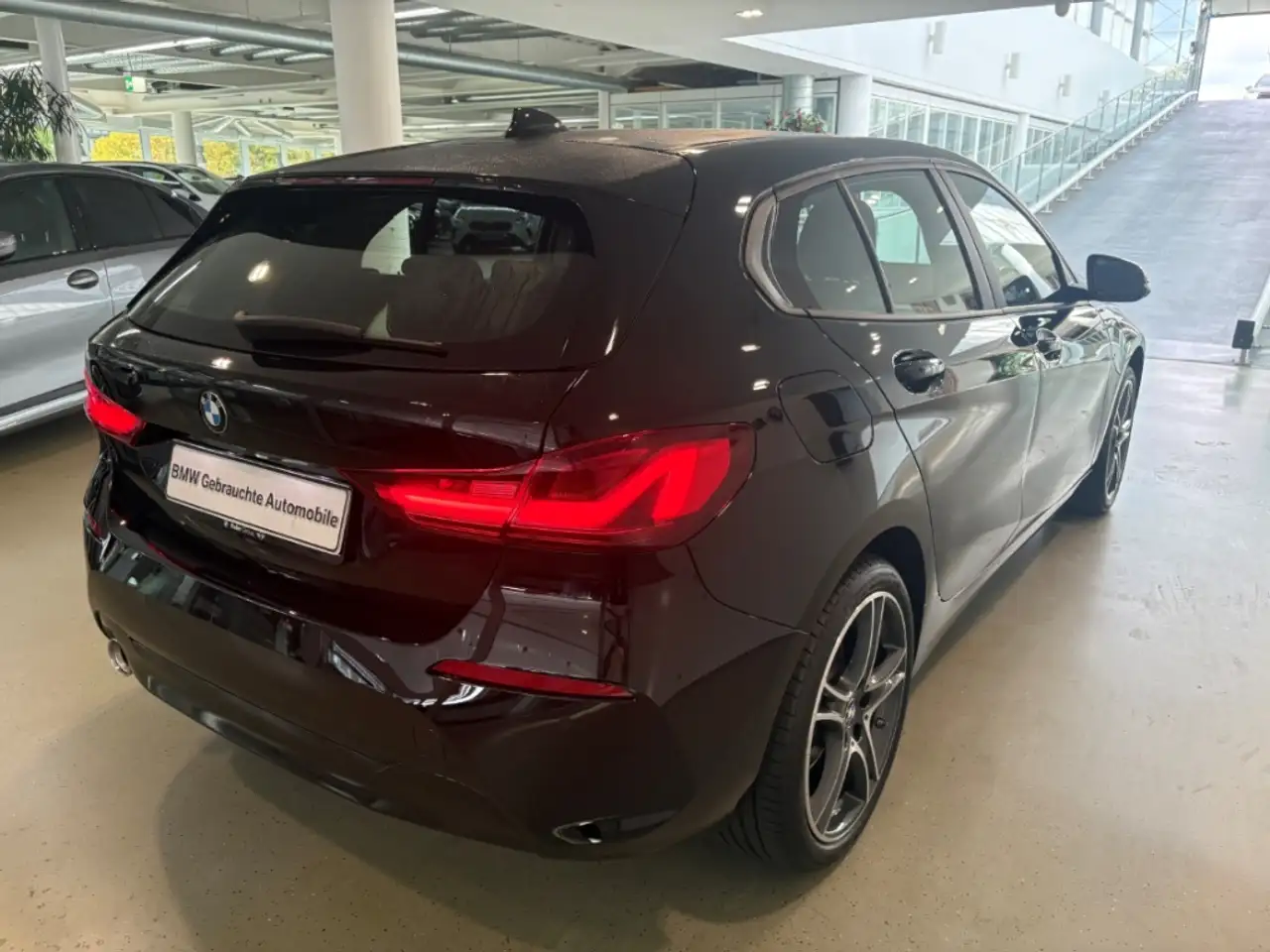 BMW 118 i 5-Türer Navi Digitales Cockpit LED Sperrdiff. Ap — معرض صور السيارة 3