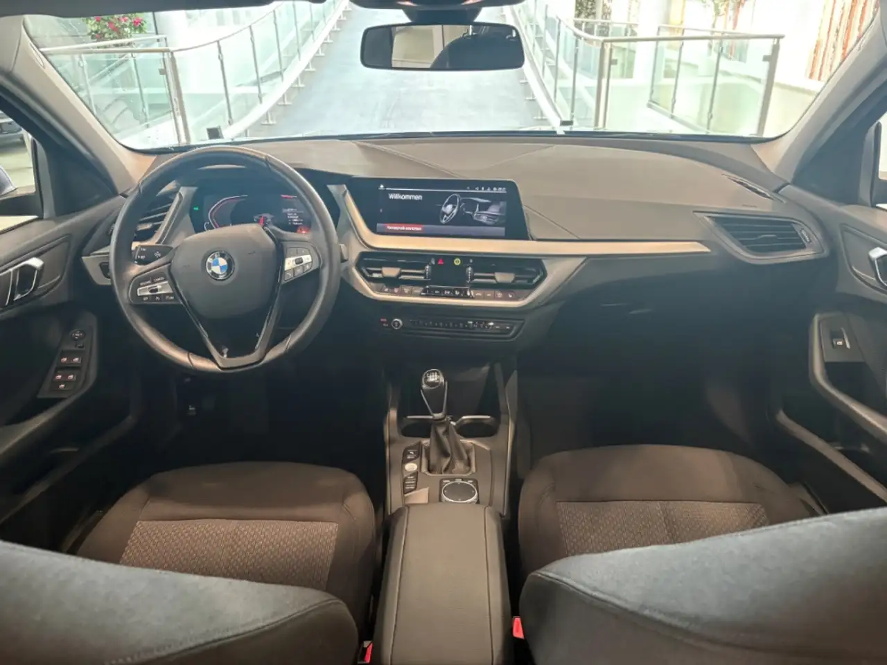 BMW 118 i 5-Türer Navi Digitales Cockpit LED Sperrdiff. Ap — معرض صور السيارة 6