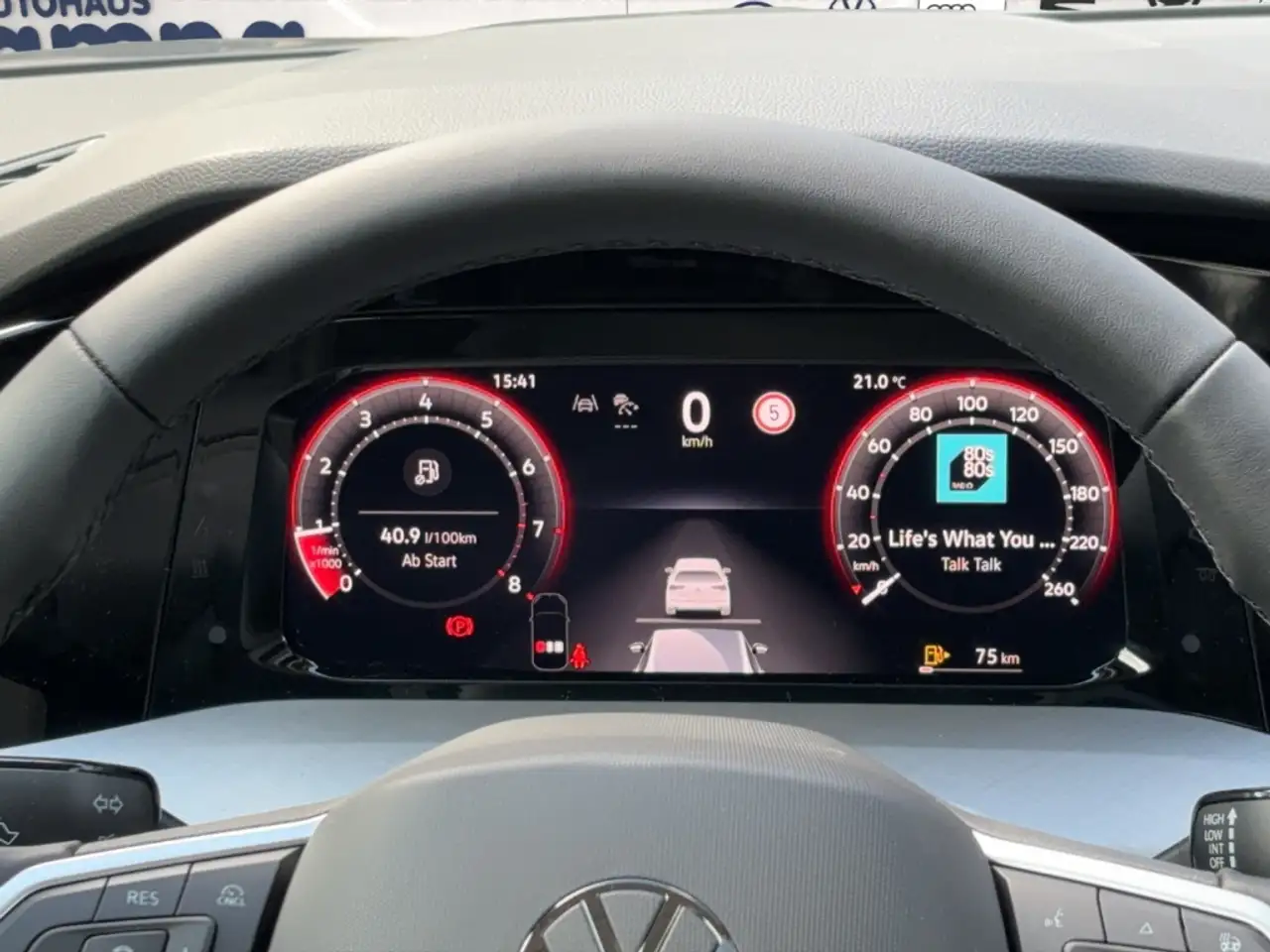 Volkswagen Golf VIII Life 1.5 TSI 6-Gang AHK,ACC,SHZ,PANORAMA, — Galería del vehículo 12