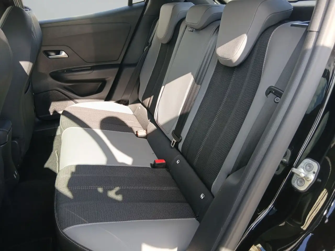 Opel Mokka 1.2 Mild-Hybrid ELEGANCE ACC+LED+SHZ+Kam. — Galería del vehículo 11
