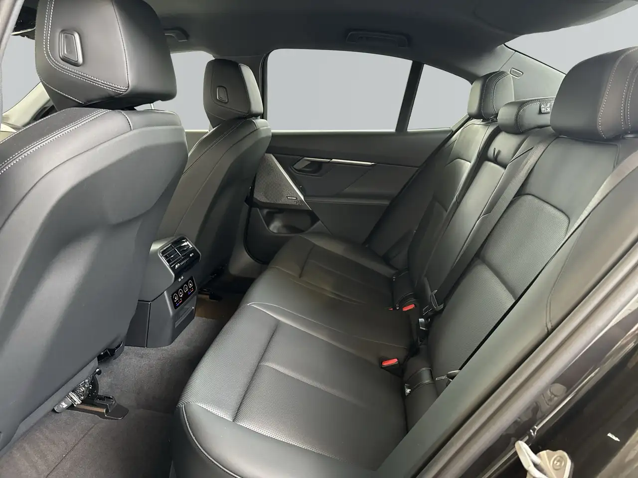 BMW 530 e Limousine 487€ netto/mtl.*19"*LC Prof.*HUD*H/K*D — معرض صور السيارة 9
