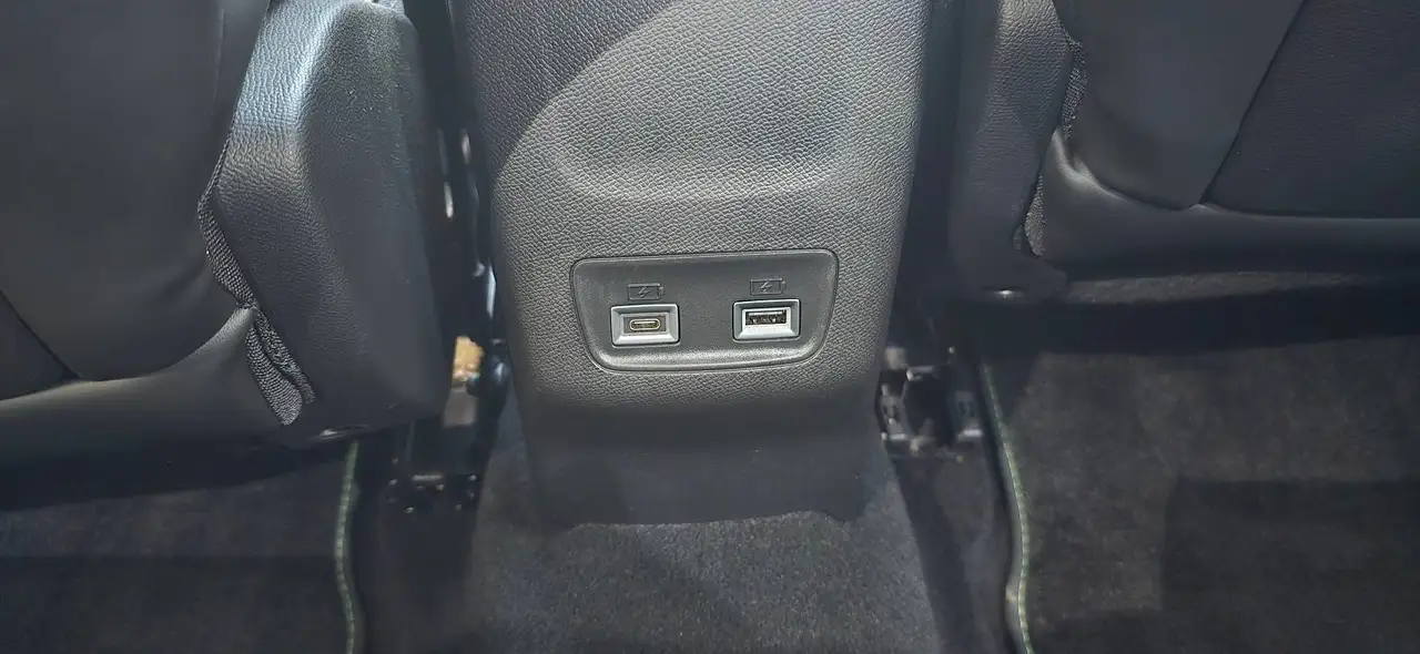 Peugeot 208 208 Hybrid e-DSC6 GT — معرض صور السيارة 24