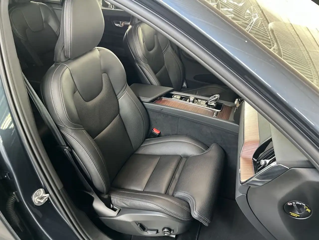 Volvo XC60 XC60 B5 AWD Plus-Dark Standh Nappaleder belüftet — معرض صور السيارة 20